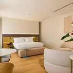 One Wellness & 4*