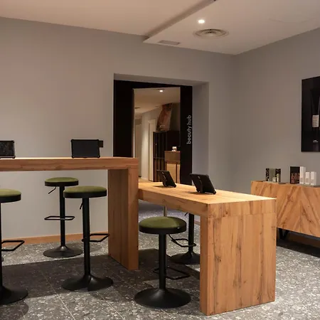 One Wellness & 4*