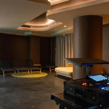 One Wellness & 4*